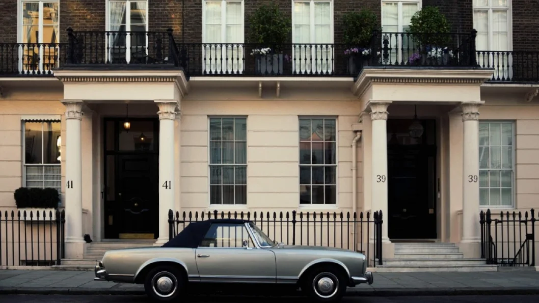 Comparing 4 of London's Most Affluent Areas for an Escort Date